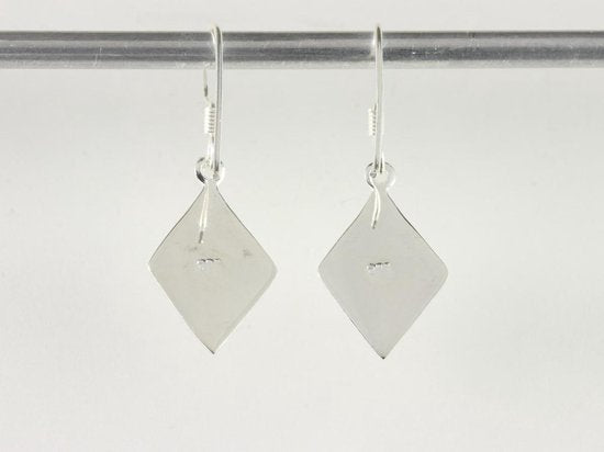 Ruitvormige zilveren oorbellen met parelmoer afbeelding 3