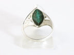 Opengewerkte zilveren ring met smaragd afbeelding 3