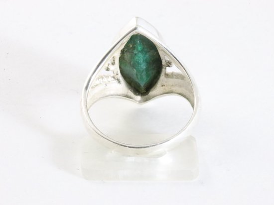 Opengewerkte zilveren ring met smaragd afbeelding 3