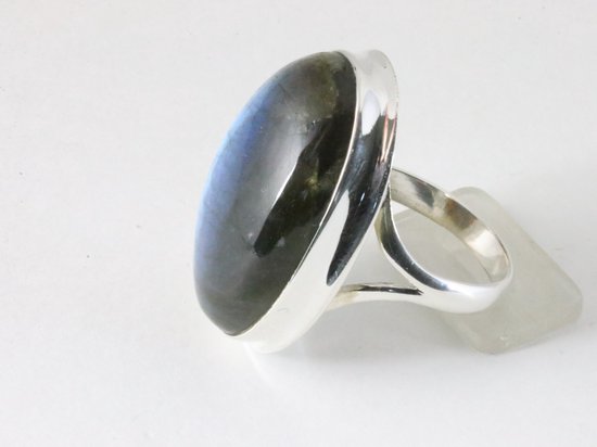 Grote ovale zilveren ring met labradoriet afbeelding 2