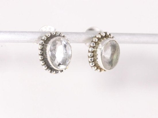 Bewerkte zilveren oorstekers met bergkristal afbeelding 3