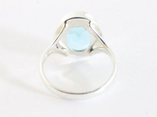 Hoogglans zilveren ring met blauwe topaas afbeelding 3
