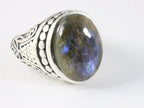 Zware bewerkte zilveren ring met labradoriet afbeelding 1