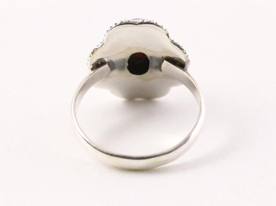 Bewerkte zilveren ring met rode tijgeroog afbeelding 3