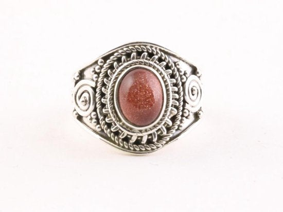 Bewerkte zilveren ring met goudsteen afbeelding 4