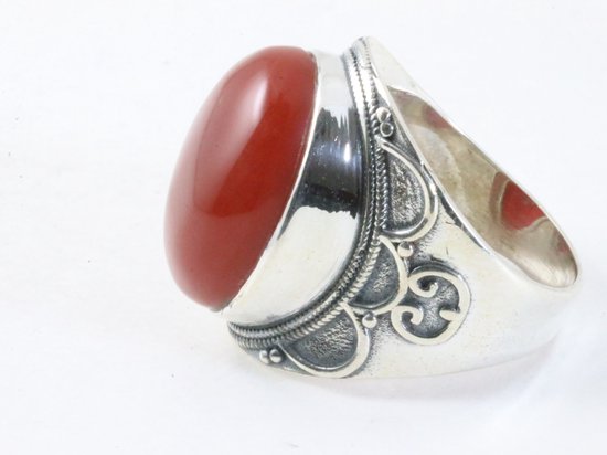 Bewerkte zilveren ring met carneool afbeelding 2