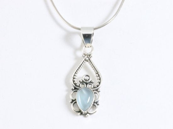 Fijne opengewerkte zilveren hanger met aqua chalcedoon aan ketting afbeelding 4