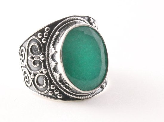 Bewerkte zilveren ring met smaragd afbeelding 1