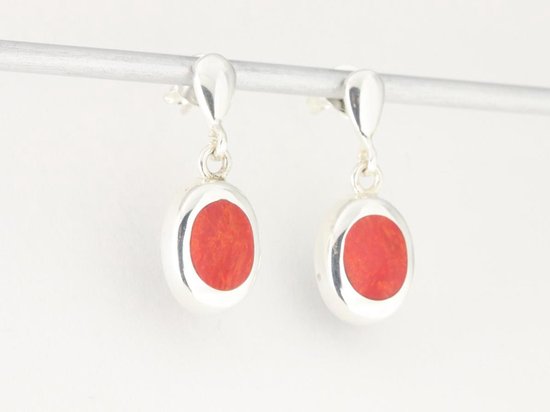 Hoogglans zilveren oorstekers met rode koraal steen afbeelding 2