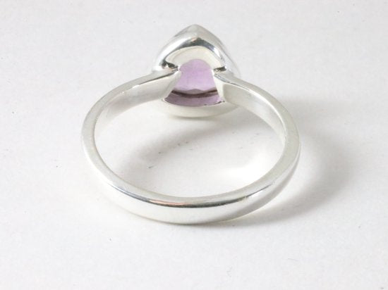 Hoogglans zilveren ring met amethist afbeelding 3