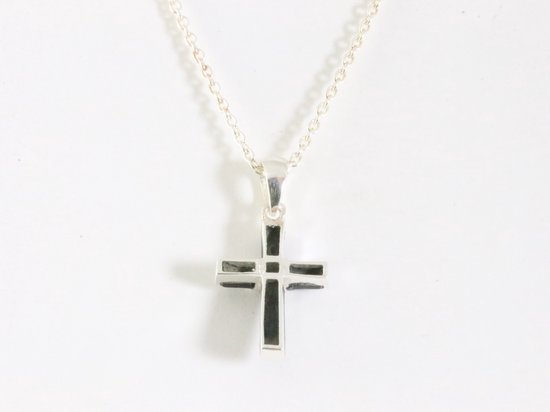 Fijne zilveren kruishanger met onyx aan ketting afbeelding 3