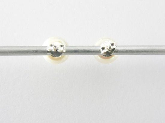 Zilveren oorstekers met natuurlijke witte zoetwaterparel afbeelding 2