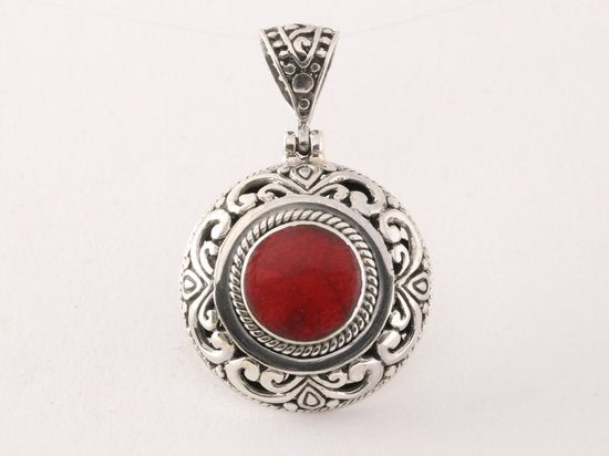 Traditionele bewerkte ronde zilveren hanger met rode koraal steen afbeelding 4