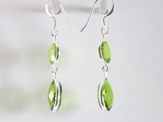 Zilveren oorbellen met peridoot afbeelding 2