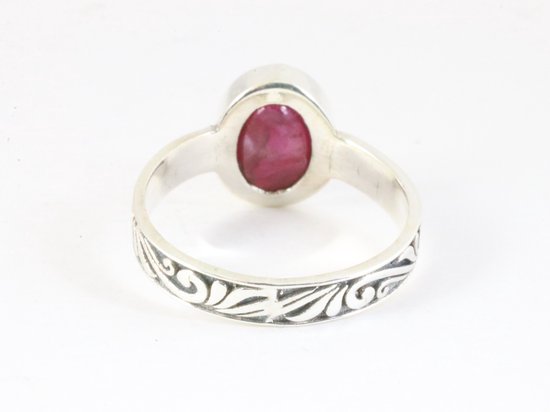 Fijne bewerkte zilveren ring met robijn afbeelding 3