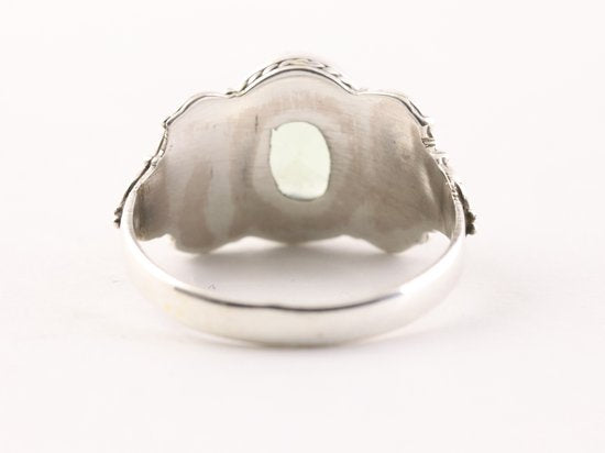 Bewerkte zilveren ring met groene amethist afbeelding 3
