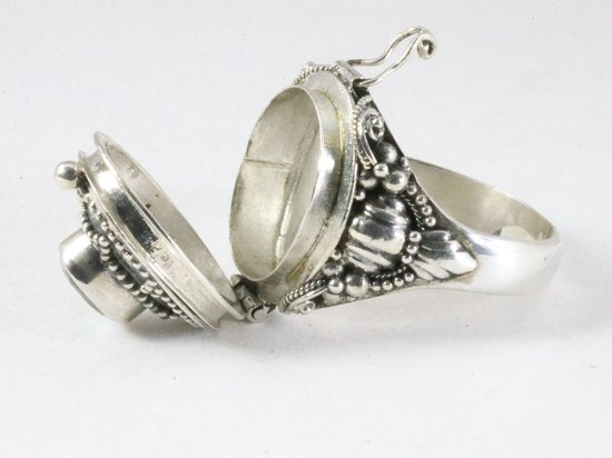 Traditionele bewerkte zilveren gifring met blauwe topaas afbeelding 5