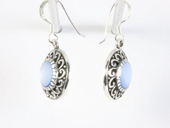 Bewerkte ronde zilveren oorbellen met blauwe schelp afbeelding 2