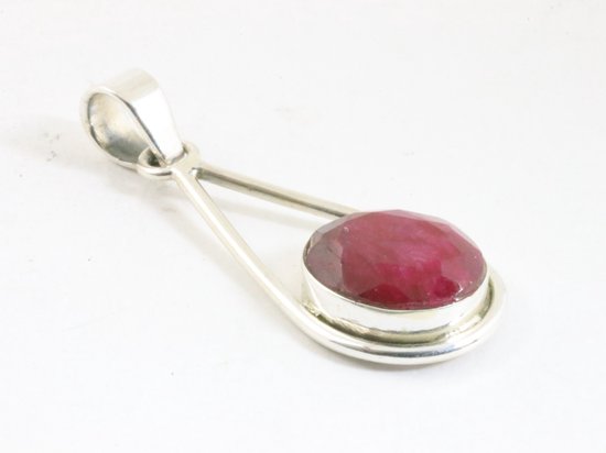 Zilveren hanger met robijn aan ketting afbeelding 2