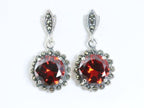 Ronde zilveren oorstekers met granaat en marcasiet afbeelding 1