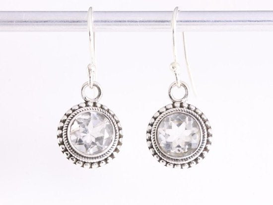 Fijne bewerkte ronde zilveren oorbellen met bergkristal afbeelding 4