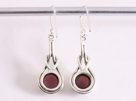 Zilveren oorbellen met granaat afbeelding 3