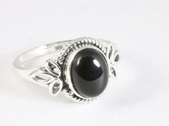Fijne bewerkte zilveren ring met onyx afbeelding 1