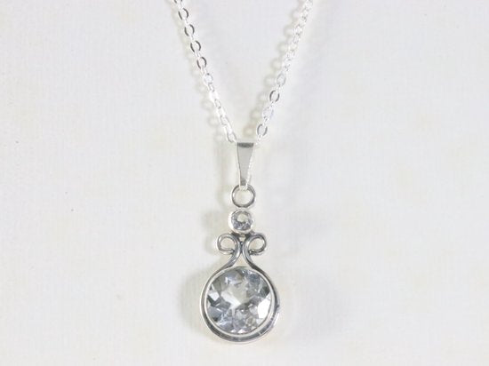 Fijne zilveren hanger met bergkristal aan ketting afbeelding 4