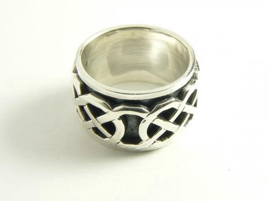 Brede zilveren geluksring met kruiskabelmotief afbeelding 3