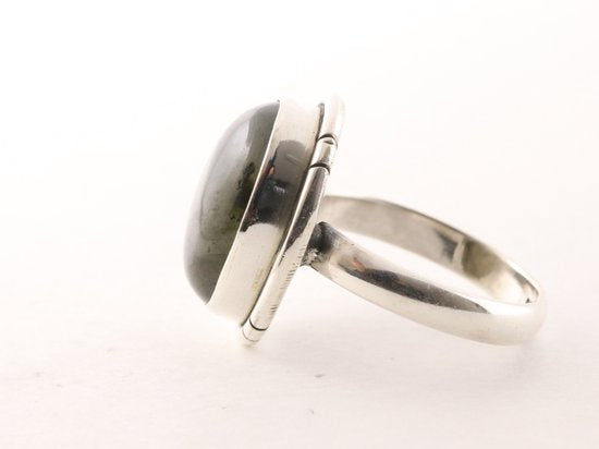 Ovale zilveren ring met labradoriet afbeelding 2