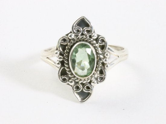 Fijne bewerkte zilveren ring met groene amethist afbeelding 4