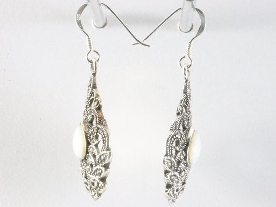 Zilveren oorbellen met parelmoer en marcasiet afbeelding 2