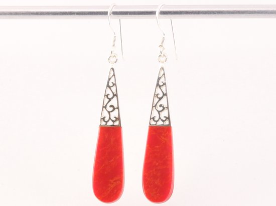Lange opengewerkte zilveren oorbellen met rode koraal steen afbeelding 4