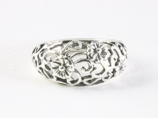 Opengewerkte zilveren ring met bloemen afbeelding 4