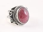 Bewerkte zilveren ring met rhodoniet afbeelding 1