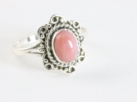 Fijne bewerkte zilveren ring met roze opaal afbeelding 1