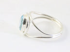 Opengewerkte zilveren ring met blauwe topaas afbeelding 2