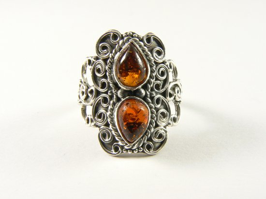 Bewerkte zilveren ring met amber afbeelding 4