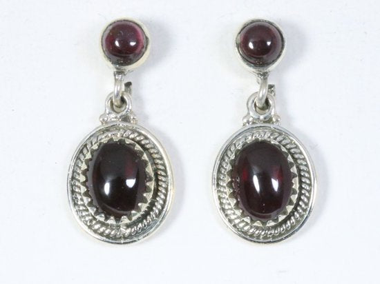 Bewerkte zilveren oorstekers met onyx afbeelding 1