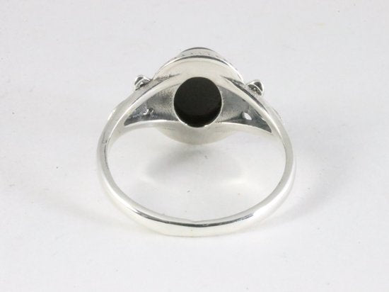 Fijne bewerkte zilveren ring met onyx afbeelding 3