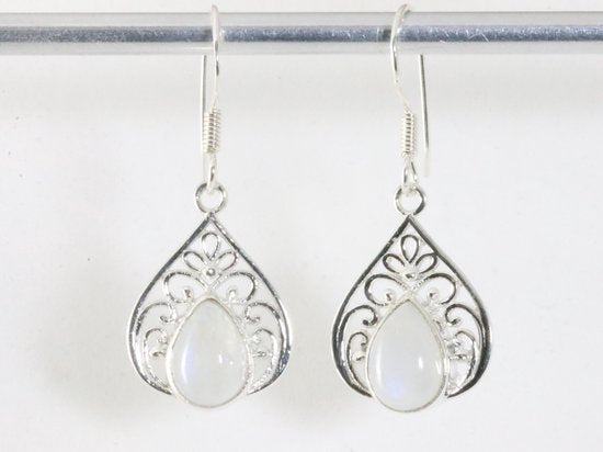 Opengewerkte zilveren oorbellen met regenboog maansteen afbeelding 4