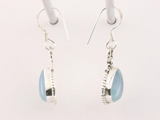 Bewerkte zilveren oorbellen met aqua chalcedoon afbeelding 2