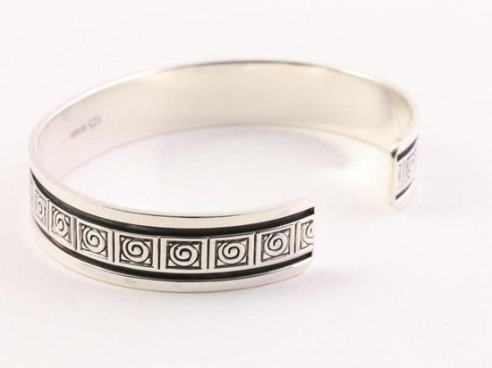 Zilveren klemarmband met Grieks motief en zwarte banden afbeelding 3
