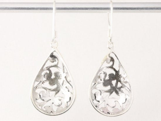 Opengewerkte druppelvormige zilveren oorbellen met marcasiet afbeelding 3