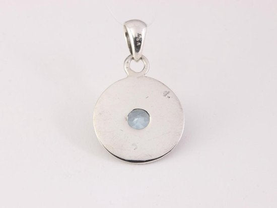 Fijne bewerkte ronde zilveren hanger met blauwe topaas afbeelding 3