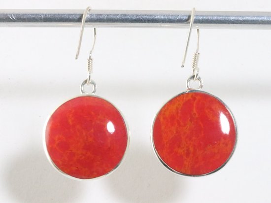 Ronde zilveren oorbellen met levensboom op rode koraal steen afbeelding 3