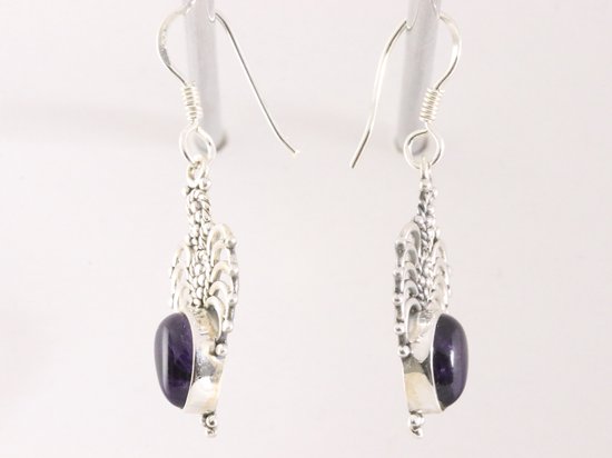 Opengewerkte zilveren oorbellen met amethist afbeelding 2