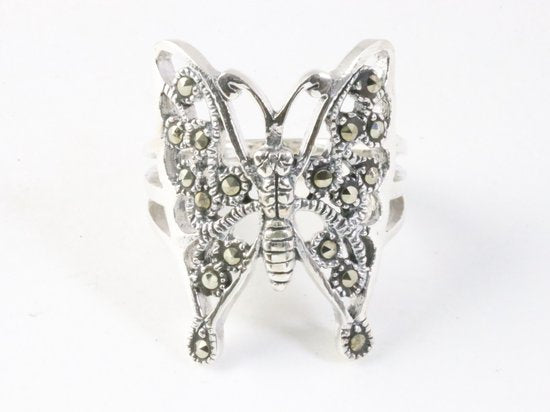 Opengewerkte zilveren vlinder ring met marcasiet afbeelding 4