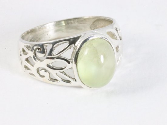 Opengewerkte zilveren ring met prehniet afbeelding 1