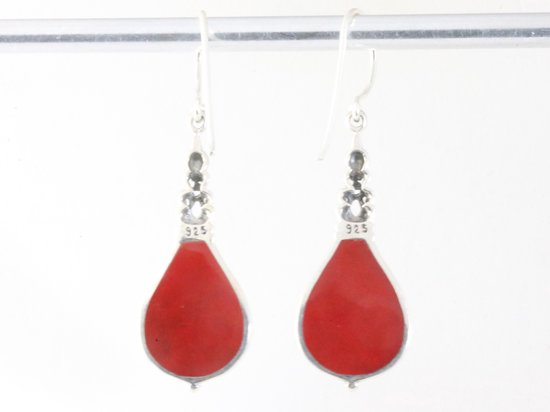 Traditionele bewerkte zilveren oorbellen met rode koraal steen afbeelding 3